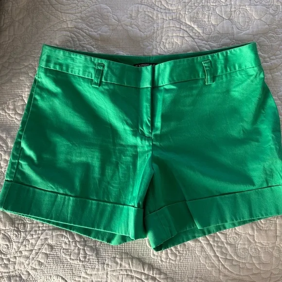 Express Green Shorts Size 8 - Picture 1 of 5